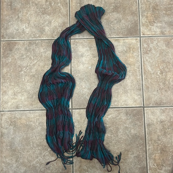 Assorted Scarves Various Colors, Patterns and Styles - Picture 10 of 10